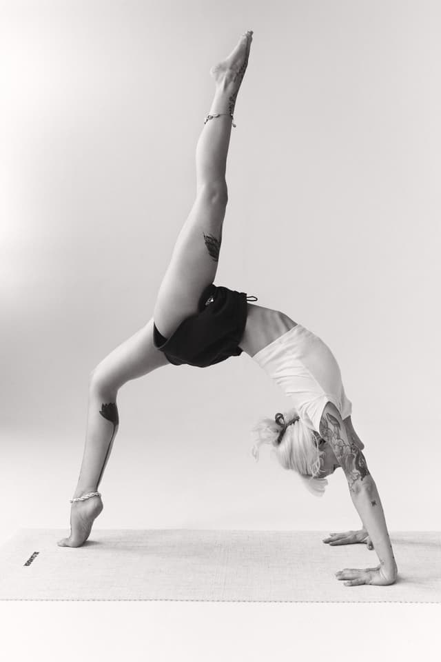 Ashtanga yoga practice session - SOMA Yoga Club Paris